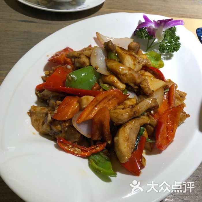 hth官网入口:三门峡市市实验幼儿园召开新学期中层以上领导会议