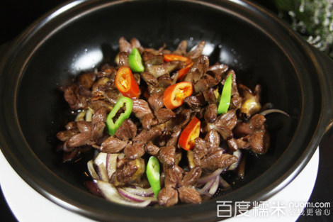 华体会体育hth官方网站：济源市轵城实验幼儿园：创意美工展欢庆“三八节”