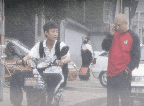 hth官网入口:青白江区玉虹小学宪法宣传周活动正式启动(图1) hth官网入口