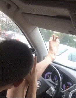 
搞笑GIF段子：我倒是没意见 不外你得问房东答不允许‘华体会体育hth官方网站’(图7)