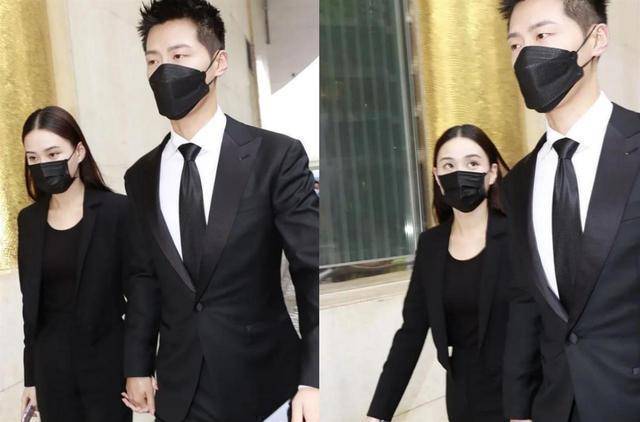 华体会体育hth官方网站|
窦骁带何超莲逛西安网红景点 帮买饮料超暖心 何超莲灵巧懂事(图3)