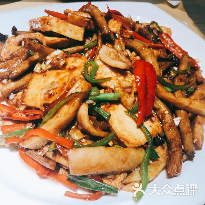 《火线精英ol》周年庆第二弹,永久武器免费送!-华体会体育hth官方网站(图1) hth官网入口