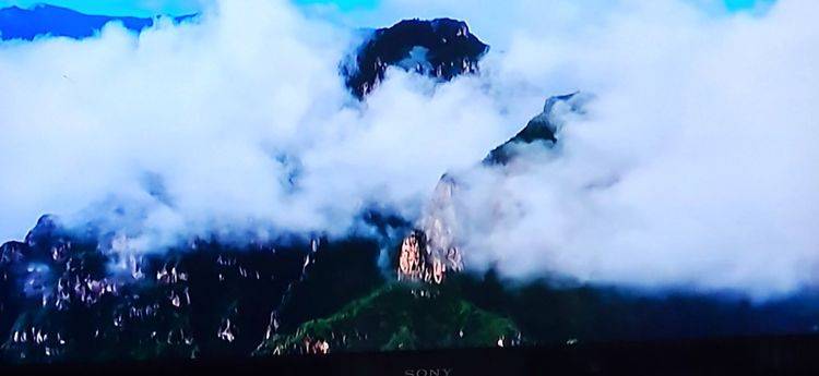 华体会体育hth官方网站：
长城是云里腾飞的一条龙(图10)