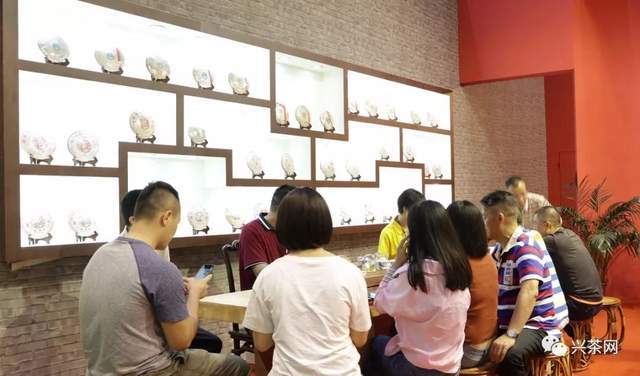 
现在开奶茶店 还是门好生意吗？｜兴茶视角：华体会体育hth官方网站(图1)