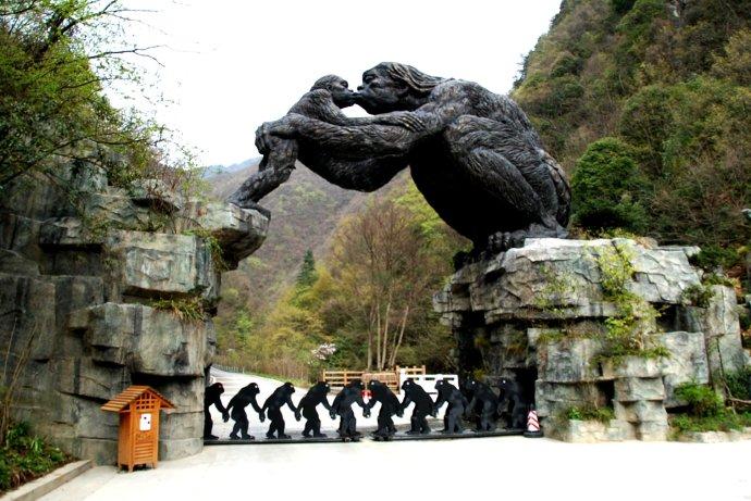 小学生午餐时被馒头噎住教师20秒急救成功:hth官网入口(图2) hth官网入口