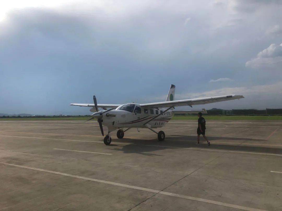 华体会体育hth官方网站-
1小时直达！票价300元！德清到黄山能打“飞的”啦(图1)