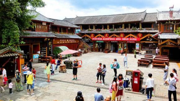 华体会体育hth官方网站:
以人民为中心 与群众心贴心──论向群众汇报、同群众谈心(图1) hth官网入口