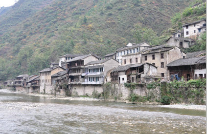 华体会体育hth官方网站:济源市天坛路幼儿园到下冶开展“情暖寒冬与爱同行”教育扶贫活动(图4) 华体会体育hth官方网站